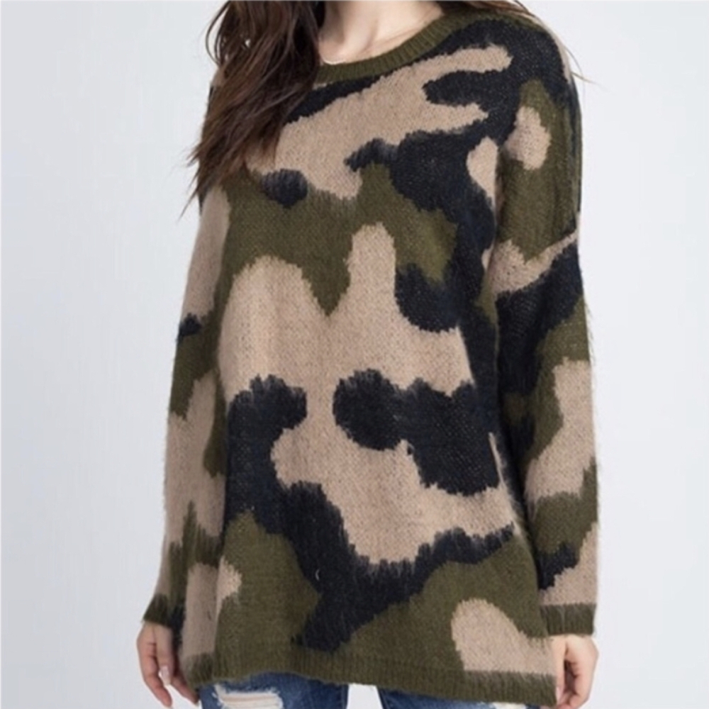 Like New Dreamers Camouflaged Oversized Drop Shoulder Fury Sweater Women's M/L